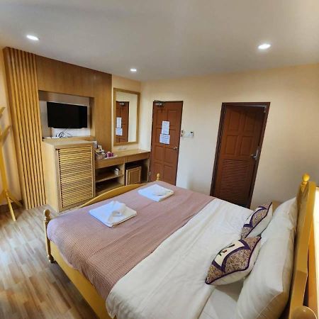 Alaita Hostel Patong Extérieur photo
