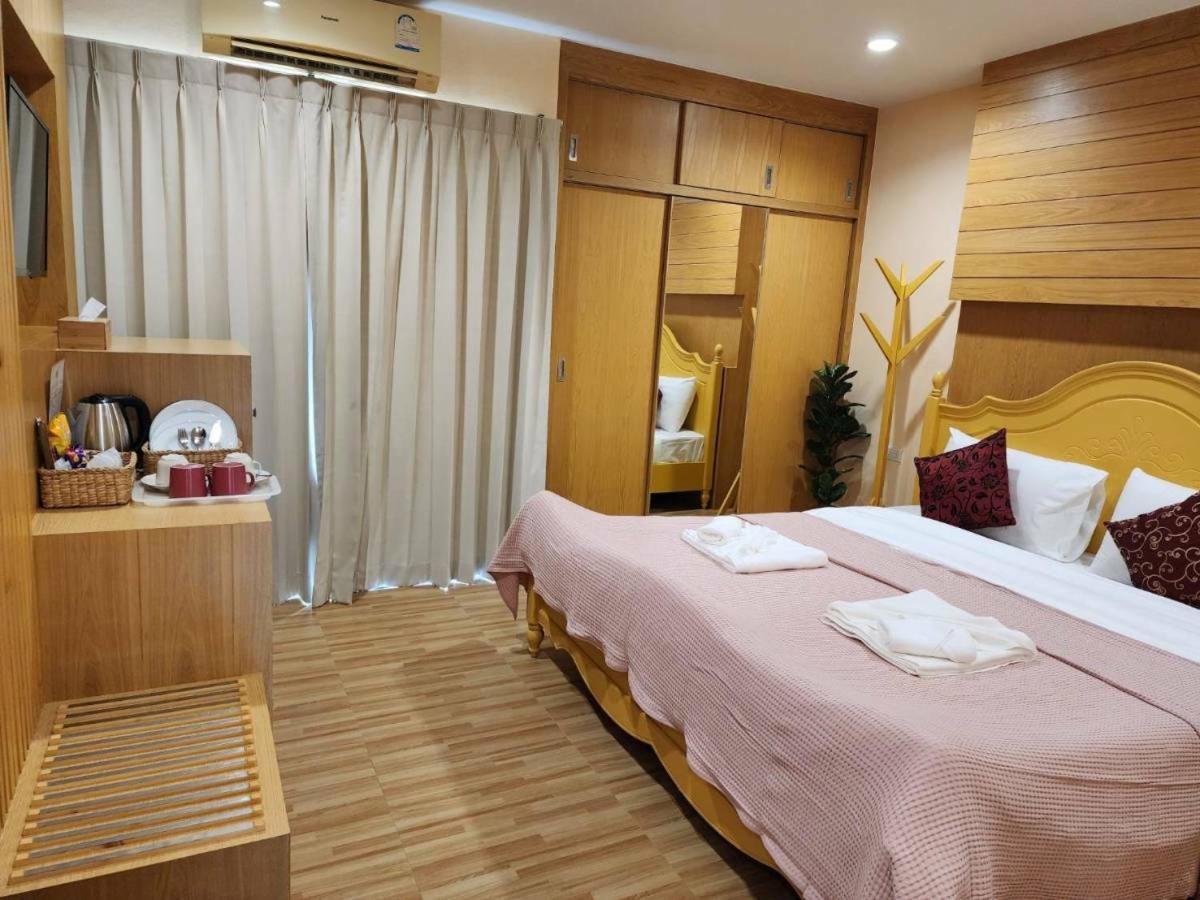 Alaita Hostel Patong Extérieur photo